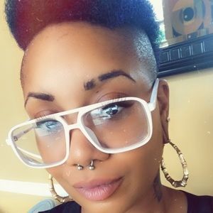 Meet your Posher, Eve